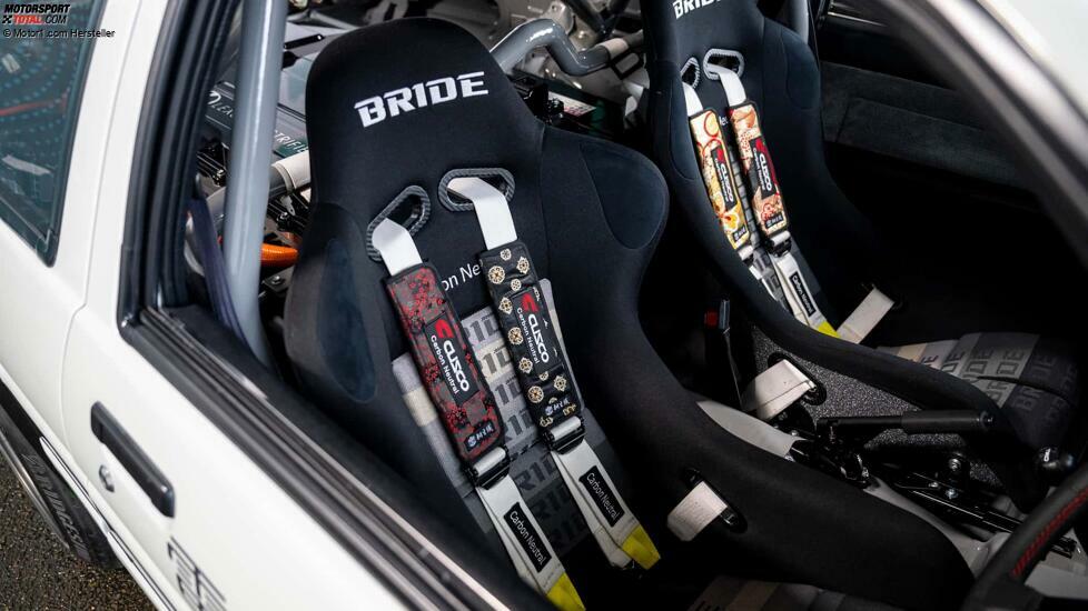 Toyota Corolla Levin AE86 BEV in der Sitzprobe