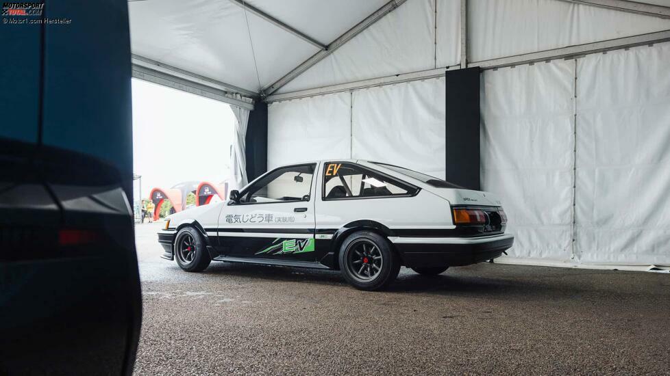 Toyota Corolla Levin AE86 BEV in der Sitzprobe