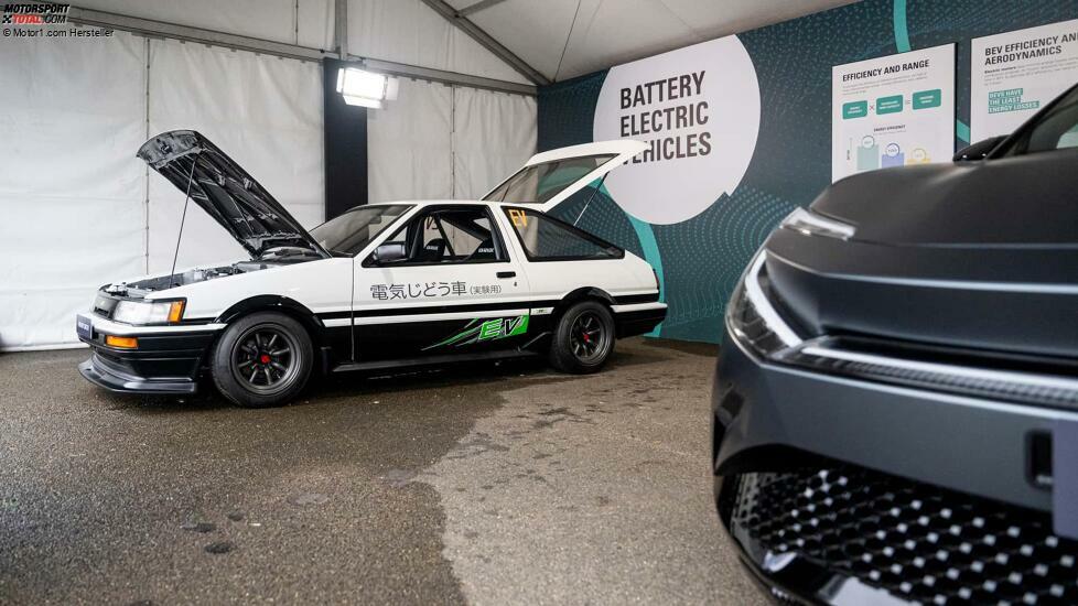Toyota Corolla Levin AE86 BEV in der Sitzprobe
