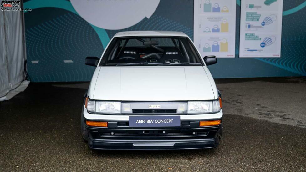 Toyota Corolla Levin AE86 BEV in der Sitzprobe