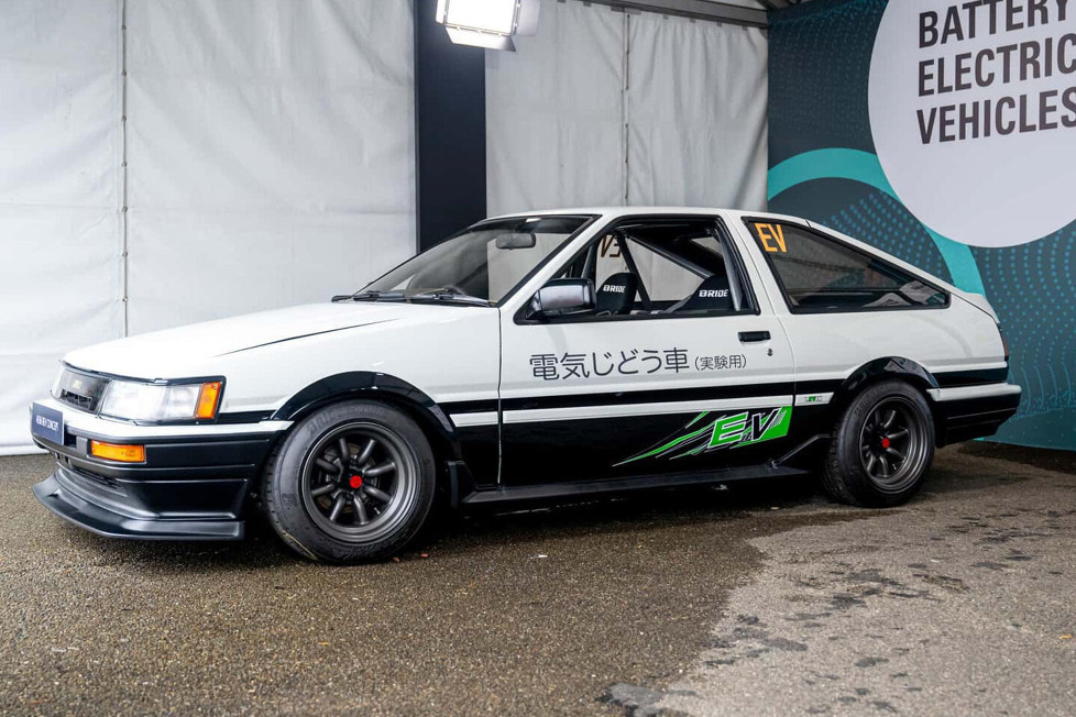 JDM-Fans kennen ihn: Den berühmten AE86 von Initial D - Jetzt hat Toyota ein ähnliches Fahrzeug zum Elektroauto umgebaut