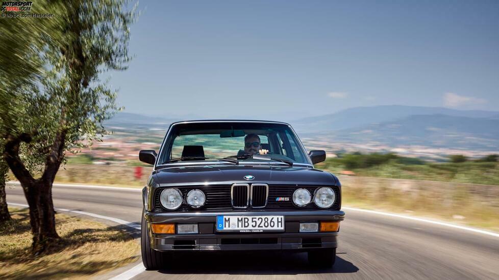 BMW M5 E28 (1986) im Fahrbericht