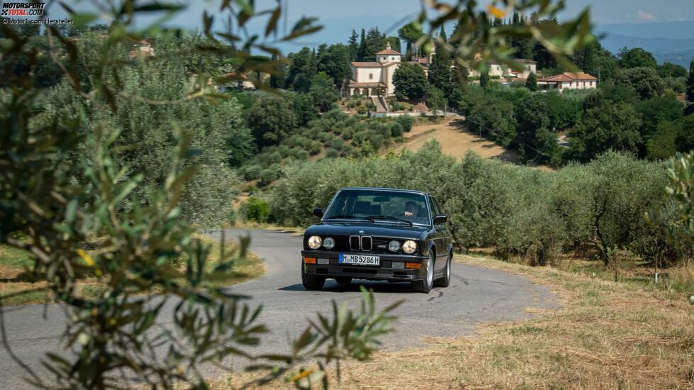 BMW M5 E28 (1986) im Fahrbericht