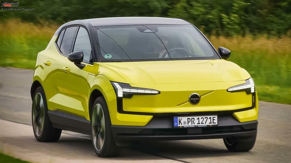 Volvo EX30 Single Extended Range Ultra (2024) in Moss Yellow im Test