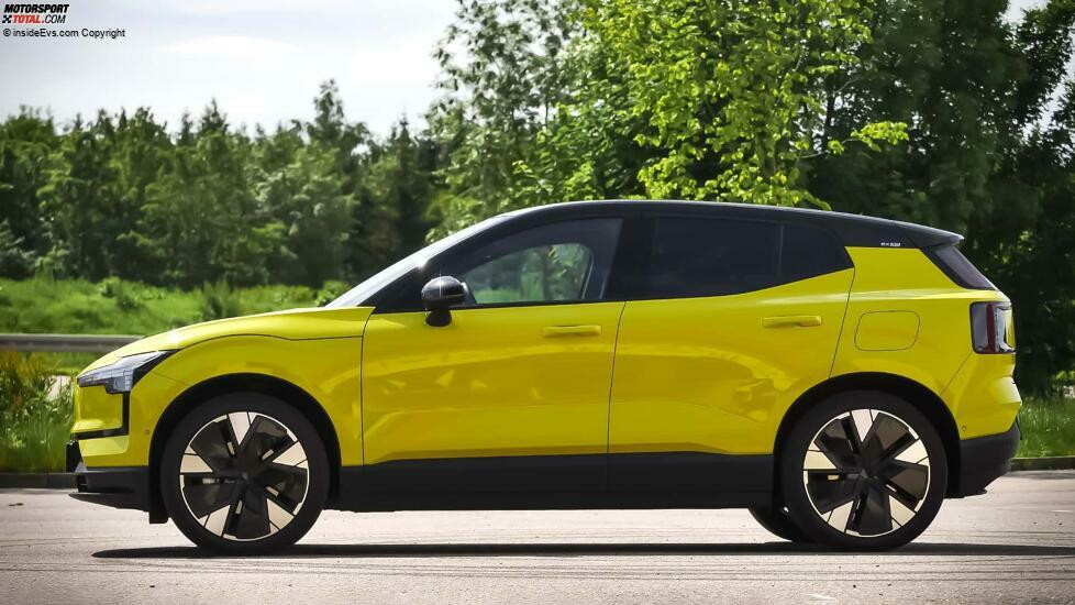 Volvo EX30 Single Extended Range Ultra (2024) in Moss Yellow im Test