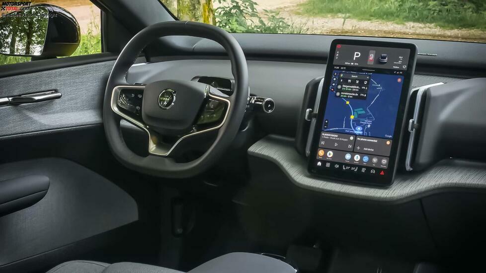Volvo EX30 Single Extended Range Ultra (2024) in Moss Yellow im Test