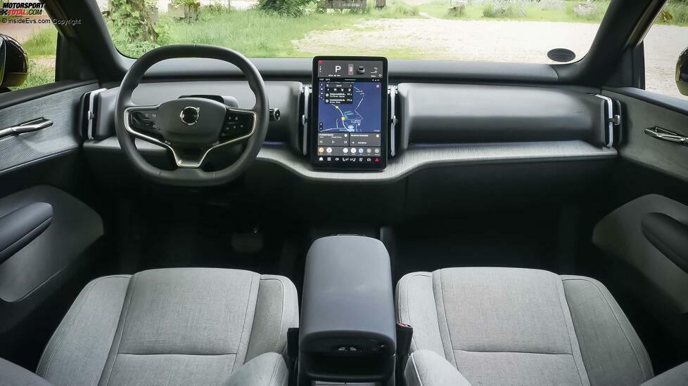 Volvo EX30 Single Extended Range Ultra (2024) in Moss Yellow im Test