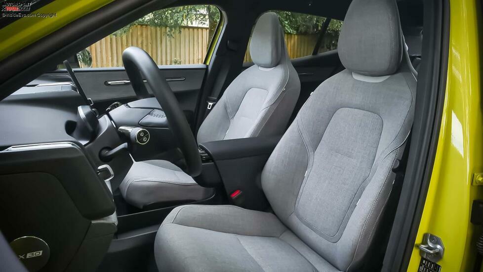 Volvo EX30 Single Extended Range Ultra (2024) in Moss Yellow im Test