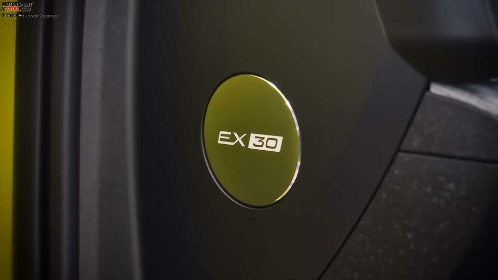 Volvo EX30 Single Extended Range Ultra (2024) in Moss Yellow im Test