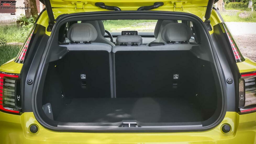 Volvo EX30 Single Extended Range Ultra (2024) in Moss Yellow im Test