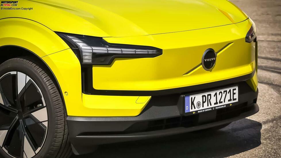 Volvo EX30 Single Extended Range Ultra (2024) in Moss Yellow im Test