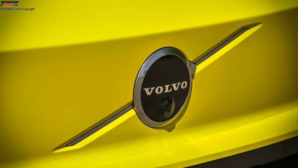Volvo EX30 Single Extended Range Ultra (2024) in Moss Yellow im Test