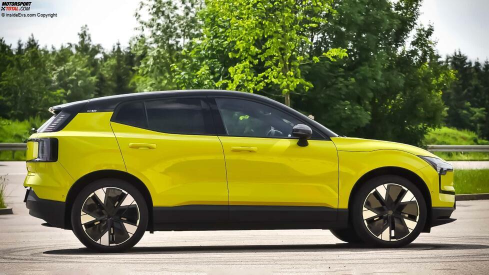 Volvo EX30 Single Extended Range Ultra (2024) in Moss Yellow im Test