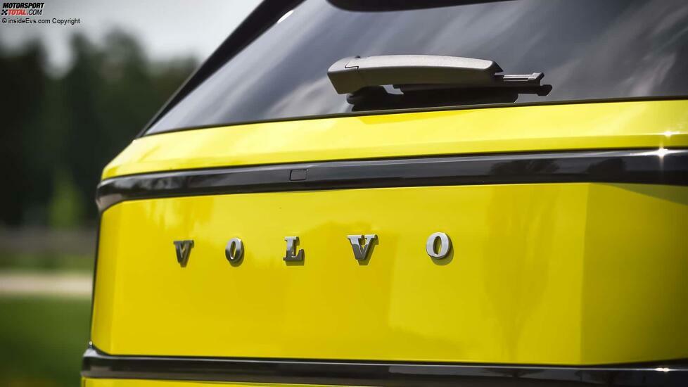 Volvo EX30 Single Extended Range Ultra (2024) in Moss Yellow im Test