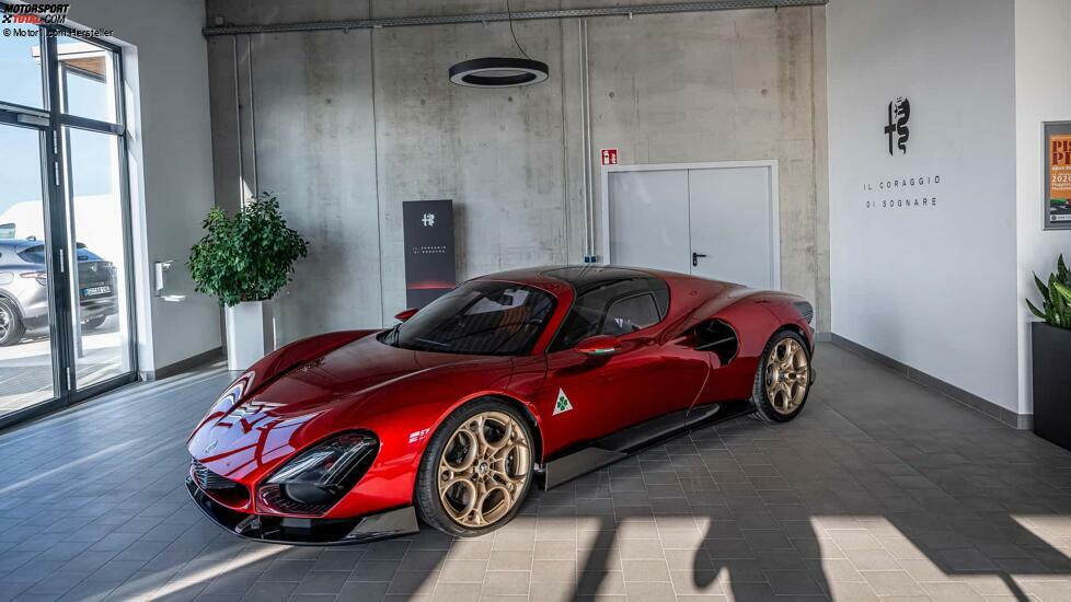 Alfa Romeo 33 Stradale (2024) VS 33 Stradale (1967)