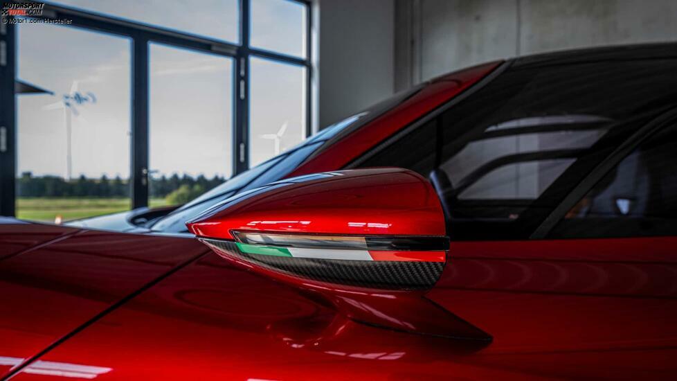 Alfa Romeo 33 Stradale (2024) VS 33 Stradale (1967)