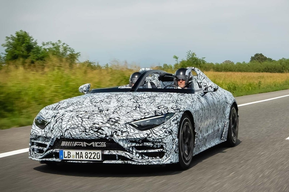 Man zeigt neue Prototypen des auf 250 Exemplare limitierten Roadsters
