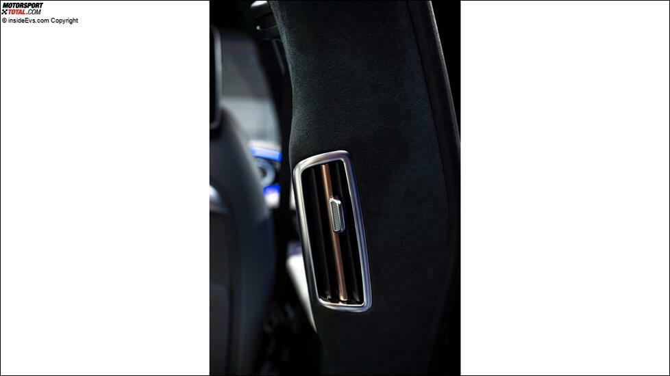 Mercedes EQS 580 4Matic Manufactur in Obsidianschwarz Metallic: Luftausströmer an der B-Säule