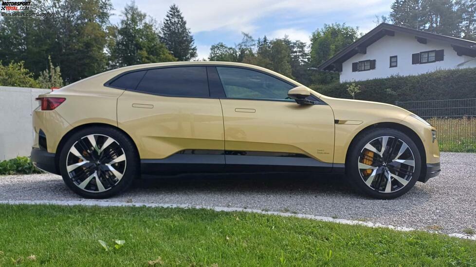 Polestar 4 in der Lackierung 'Gold': Das Exterieur