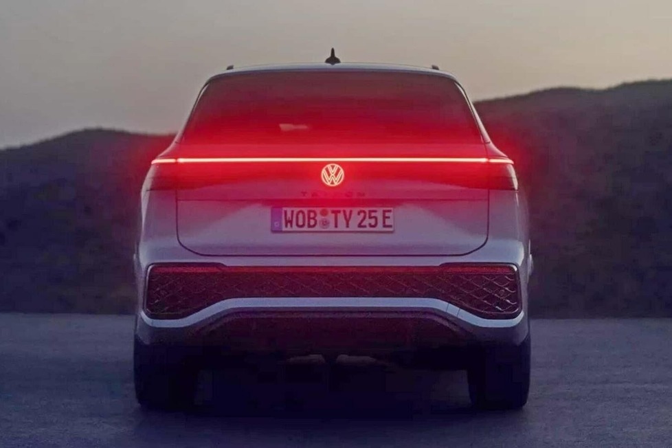 Der Nachfolger des Tiguan Allspace heißt Volkswagen Tayron und wird am 10. Oktober debütieren - Jetzt gibt es erste Teaserbilder