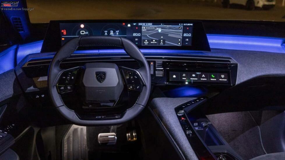 Peugeot E-3008 (2024): Das sehr breite Ambientelicht im Dunklen