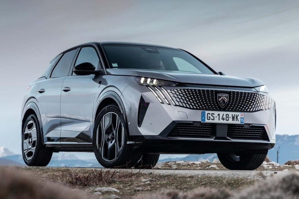 Auf dem Pariser Autosalon zeigt Peugeot die Long-Range-Varianten des E-3008 und E-5008 vor - Dann dürften wir auch die Preise erfahren