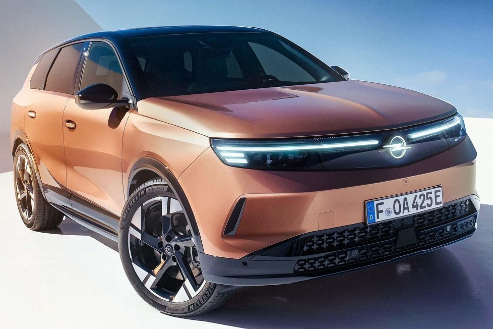 Zwei C-Segment-SUVs mit viel Platz und Elektroantrieb: Gemeinsamkeiten und Unterschiede