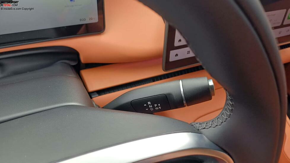 Leapmotor C10 (2024): Die Fahrmodi P, N, R und D werden mit diesem Lenkstockhebel aktiviert. ACC und LCC werden ebenfalls damit angeschaltet.