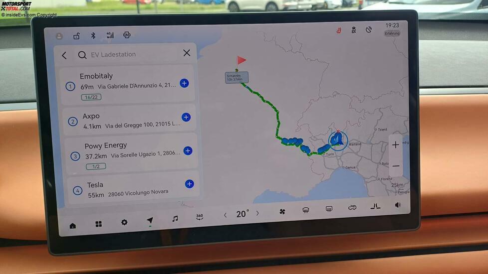 Leapmotor C10 (2024): Das manuelle Hinzufügen ist extrem umständlich und funktioniert offenbar nur für die ersten paar hundert Kilometer (siehe blaue Markierungen auf der Karte)