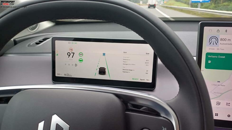 Leapmotor C10 (2024): Das Instrumentendisplay mit aktiviertem ACC und LCC (vom Beifahrersitz aus fotografiert)