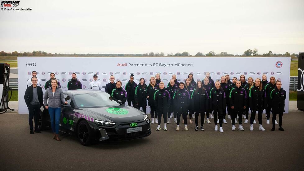 Audi Fahrzeugübergabe an die Spielerinnen des FC Bayern München 2024
