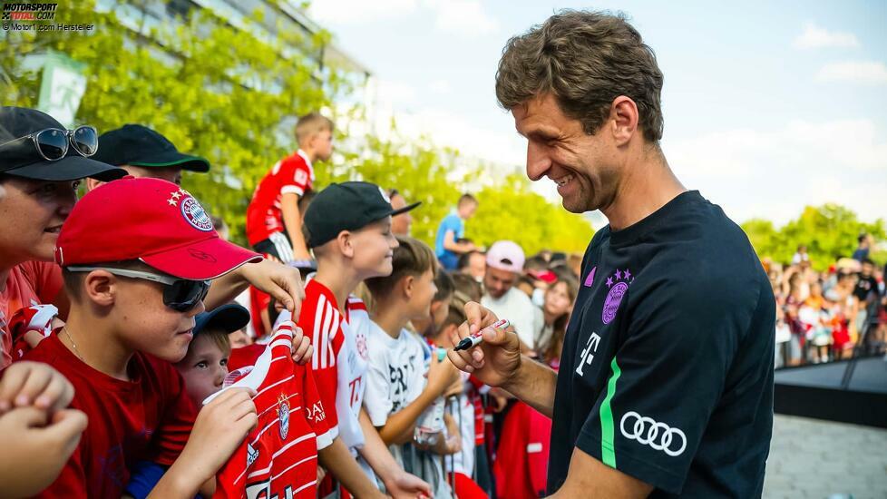 Audi Fahrzeugübergabe an die Spieler des FC Bayern München 2023