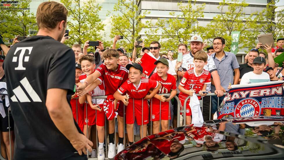 Audi Fahrzeugübergabe an die Spieler des FC Bayern München 2023