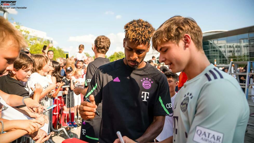 Audi Fahrzeugübergabe an die Spieler des FC Bayern München 2023