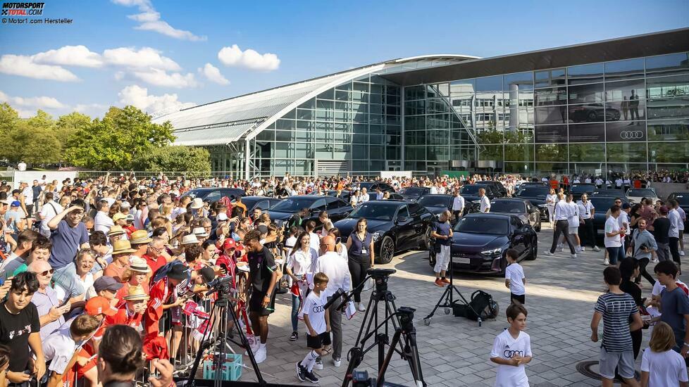 Audi Fahrzeugübergabe an die Spieler des FC Bayern München 2023