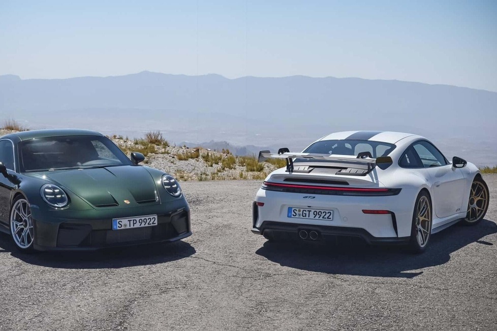 Trotzdem ist am Motor vieles neu und vom GT3 RS: Dazu erstmals Weissach-Paket, ein neuer Super-Sitz, Teile vom 911 S/T und ein saftiger Preisanstieg