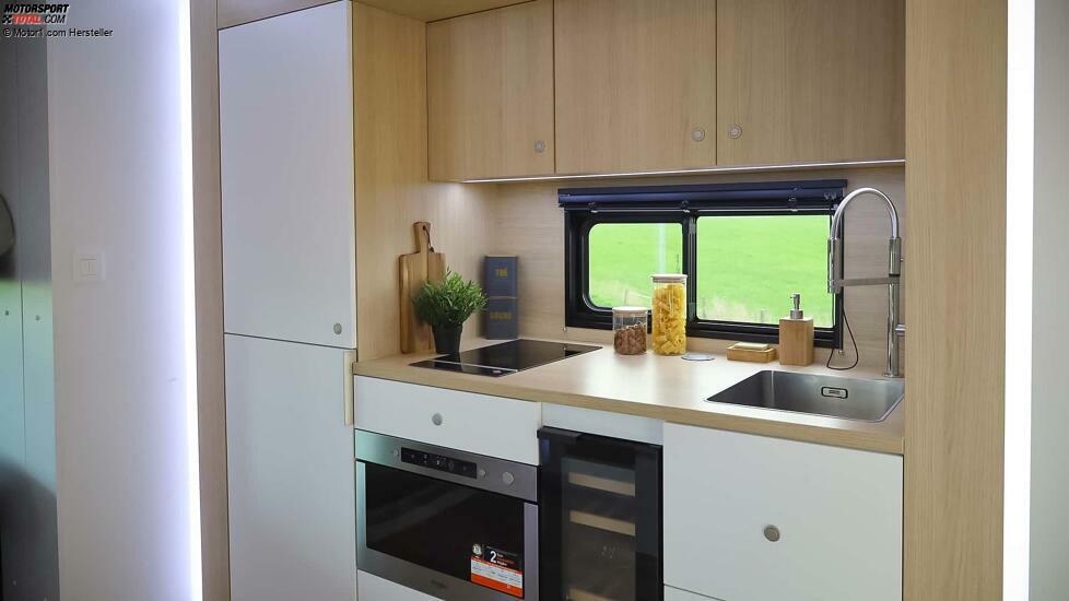 Mercedes-Benz Actros als Pferdetransporter mit Élégance Lounge von Théault