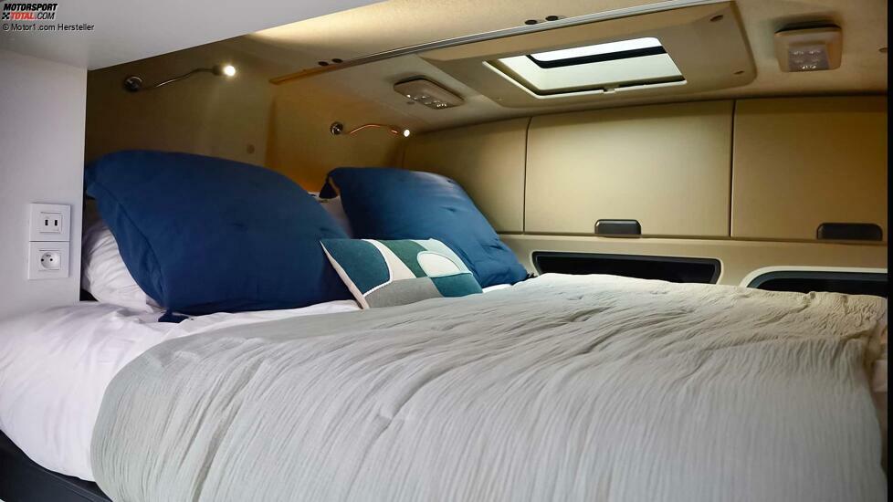 Mercedes-Benz Actros als Pferdetransporter mit Élégance Lounge von Théault