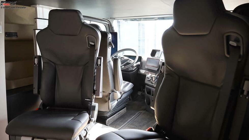 Mercedes-Benz Actros als Pferdetransporter mit Élégance Lounge von Théault