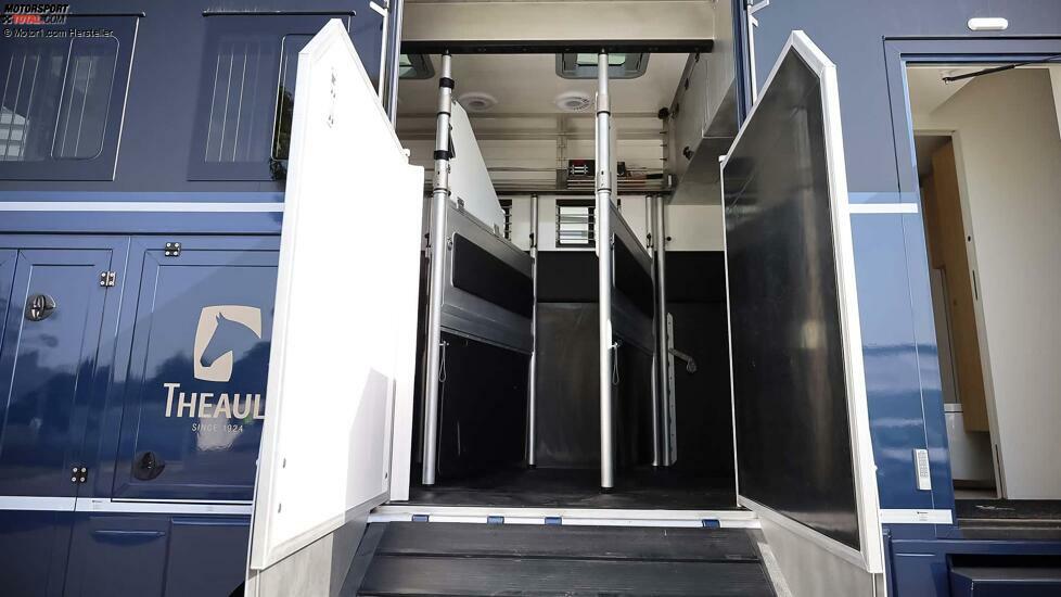 Mercedes-Benz Actros als Pferdetransporter mit Élégance Lounge von Théault