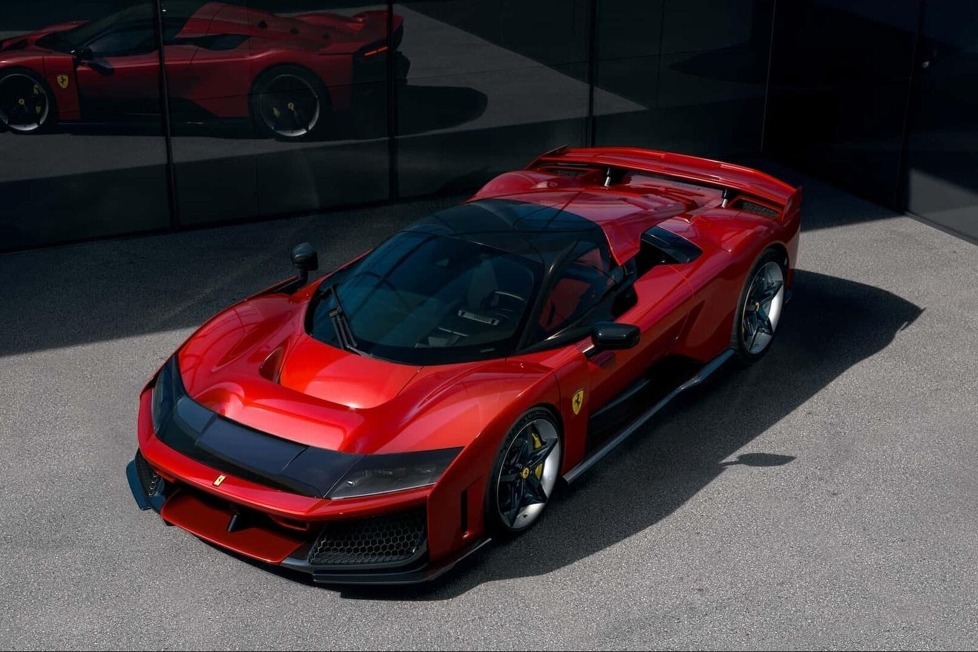 3,0-Liter-Biturbo-V6 plus zwei Elektromotoren sind eben kein Saug-V12 ...