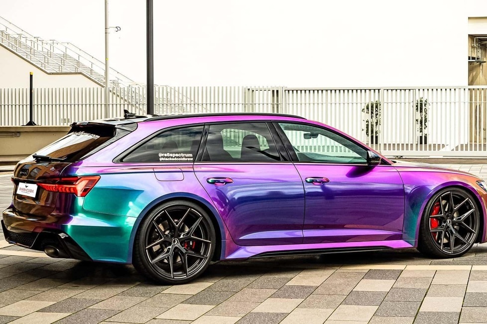 Der Spectrum wurde von Barracuda Racing Wheels aufgebaut und schillert wilder als jeder Ölfleck auf nassem Asphalt ...