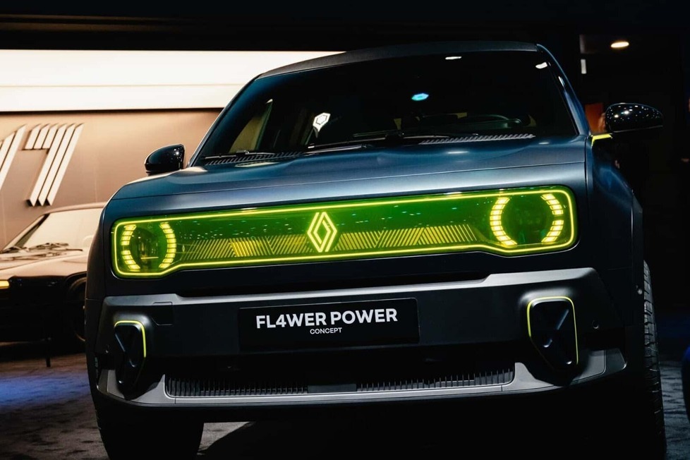 Ein Konzept auf Basis des Renault 4 mit gelben Scheinwerfern wurde auf dem Pariser Autosalon 2024 vorgestellt: Typisch französisch oder was?