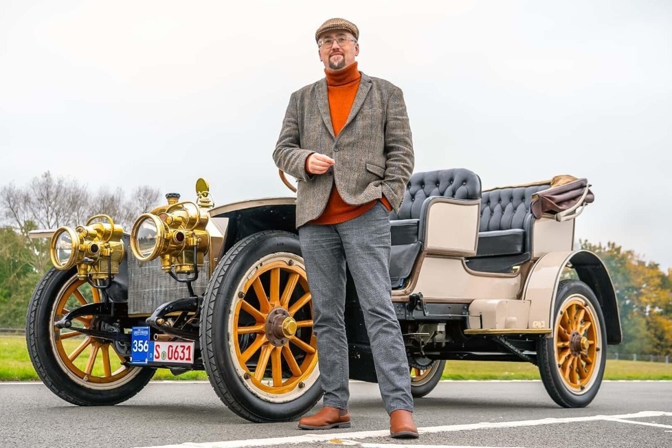 Wie fährt sich ein 120 Jahre altes Auto? Dieser Frage sind wir am Steuer eines Mercedes Simplex von 1904 nachgegangen: Eine einmalige Erfahrung