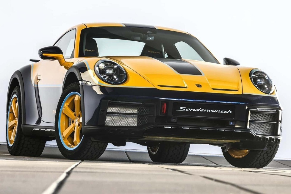 Porsche Sonderwunsch kreierte den aufwendigen Dreifarb-Individual-Look für den allerletzten 911 Dakar