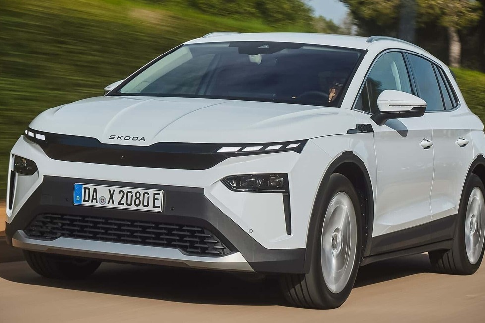 Der Skoda Elroq ist ein Preisbrecher: Bei gleicher Motorisierung ist er stolze 5.000 Euro günstiger als der Enyaq - Aber wie fährt er sich?