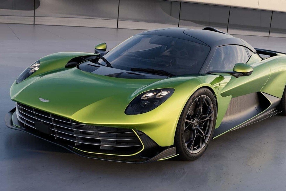 Nach langer Anlaufzeit kommt hier nun das V8-Hybrid-Supercar von Aston Martin: Der Valhalla - Wir haben alle Fakten zum Ferrari F80-Jäger