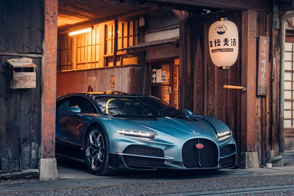 Singapur hat das neue 16-Zylinder-Hypercar auch noch abgeklappert - Ein frühes Frohes Fest für die Augen