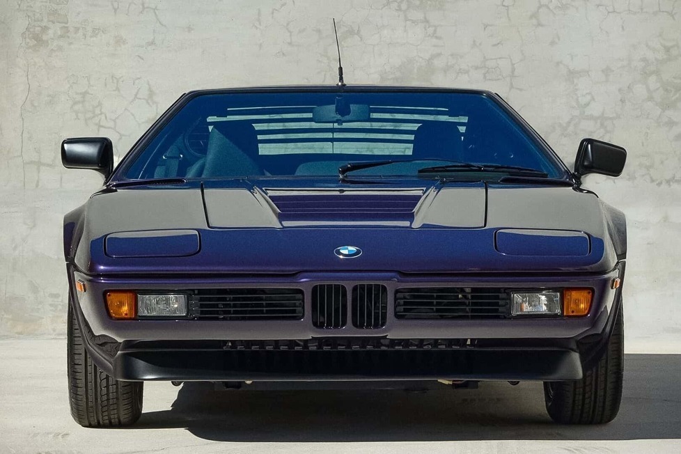 BMW und Kith starten in eine Neuauflage ihrer erfolgreichen Zusammenarbeit: Im Mittelpunkt der Kooperation mit dem Modelabel von Ronnie Fieg steht ein BMW M1