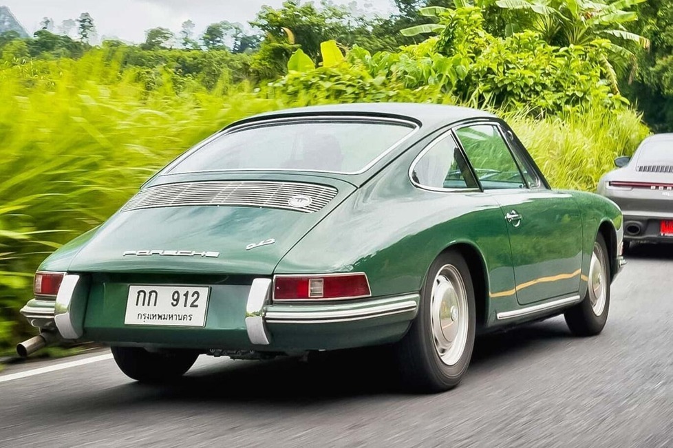 Als der Porsche 911 einst auf den Markt kommt, ist er recht teuer - Nicht jeder 356-Besitzer möchte da mitgehen: Die Lösung heißt vor 60 Jahren 912